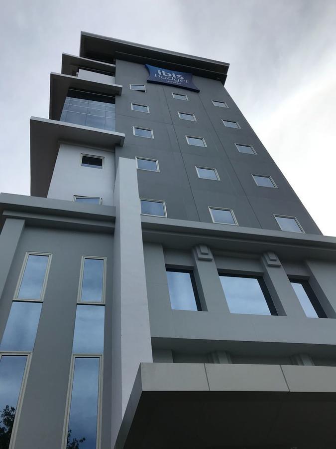 Ibis Budget Surabaya Diponegoro Dış mekan fotoğraf